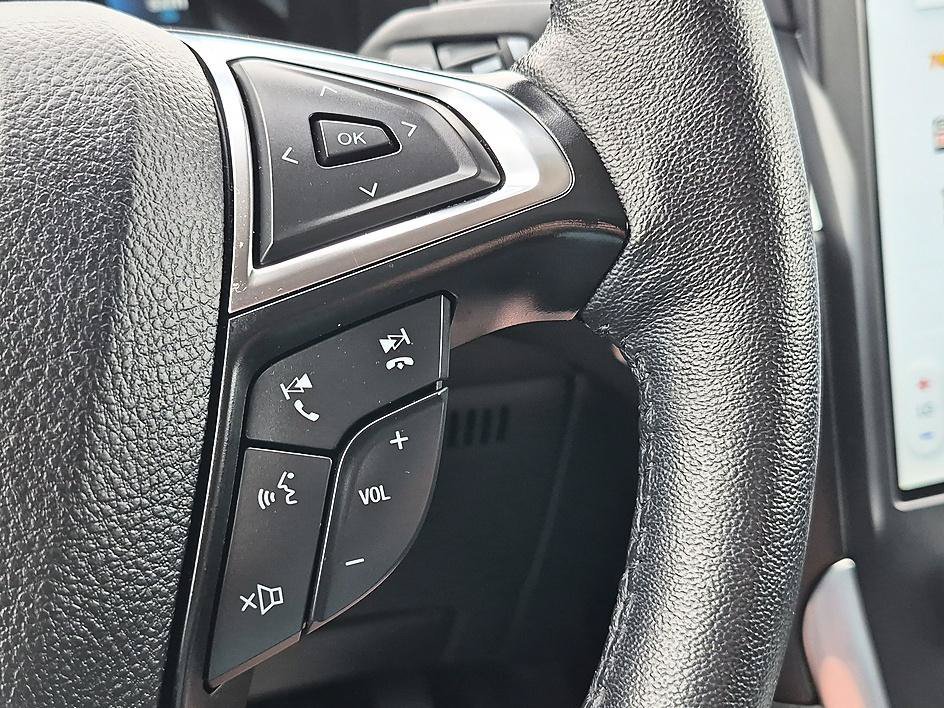 Used 2024  Ford Titanium image 18