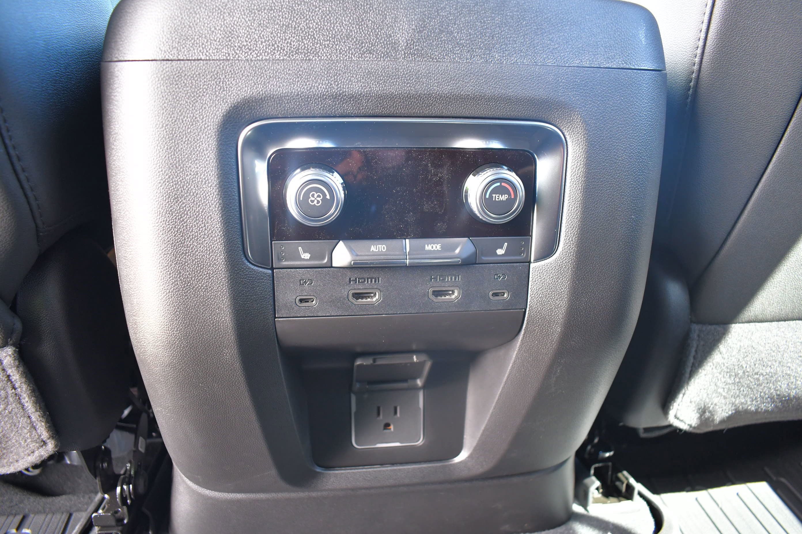 New 2026 Summit White GMC Elevation image 30