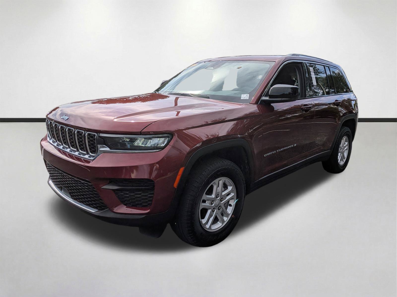 Used 2024 Velvet Red Pearlcoat Jeep Laredo image 8