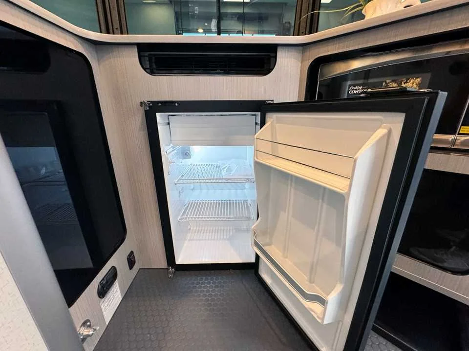 New 2025 SILVER AIRSTREAM  image 21