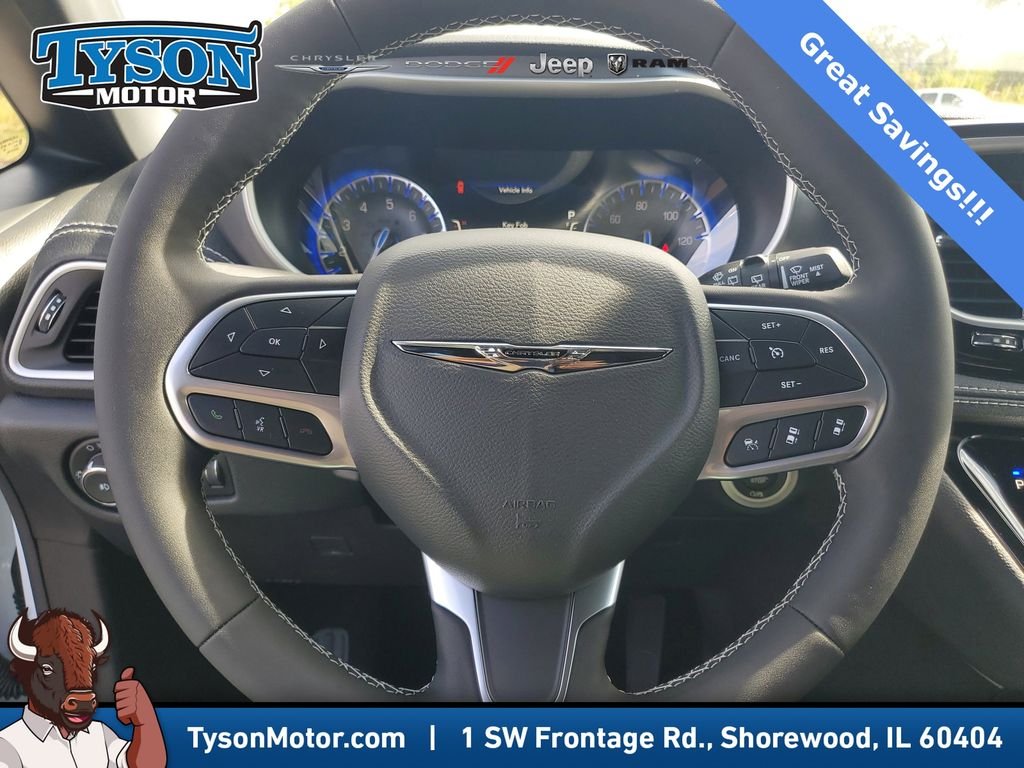 New 2026 Bright White Clear-Coat Exterior Paint Chrysler Select image 23