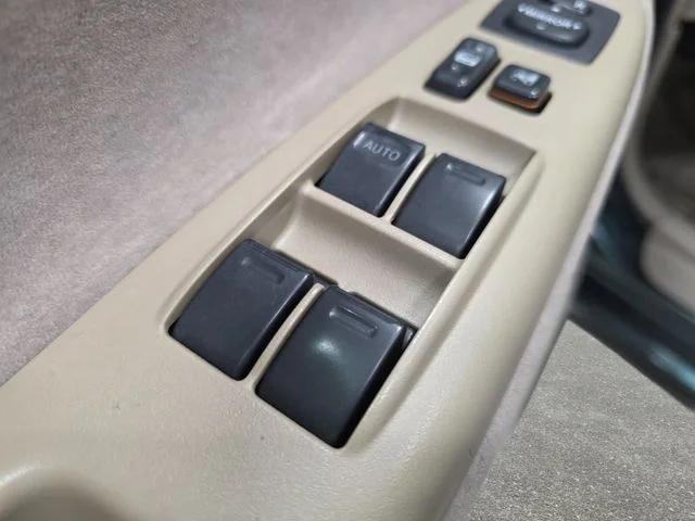 Used 2003 Green Toyota  image 24