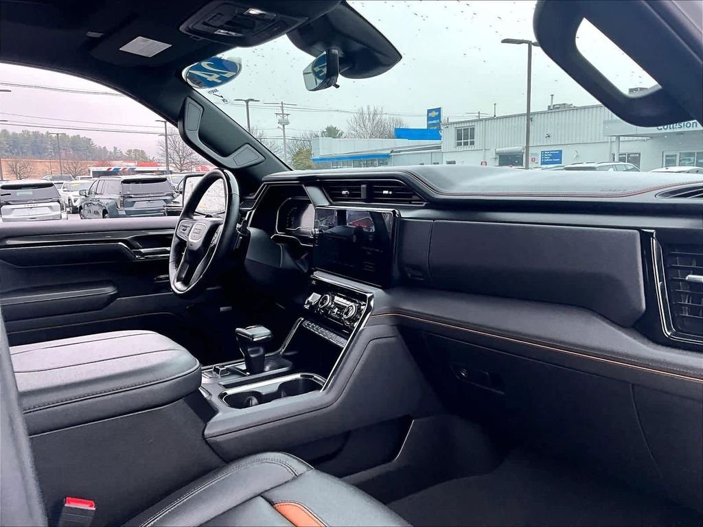 Used 2024 White GMC AT4 image 37