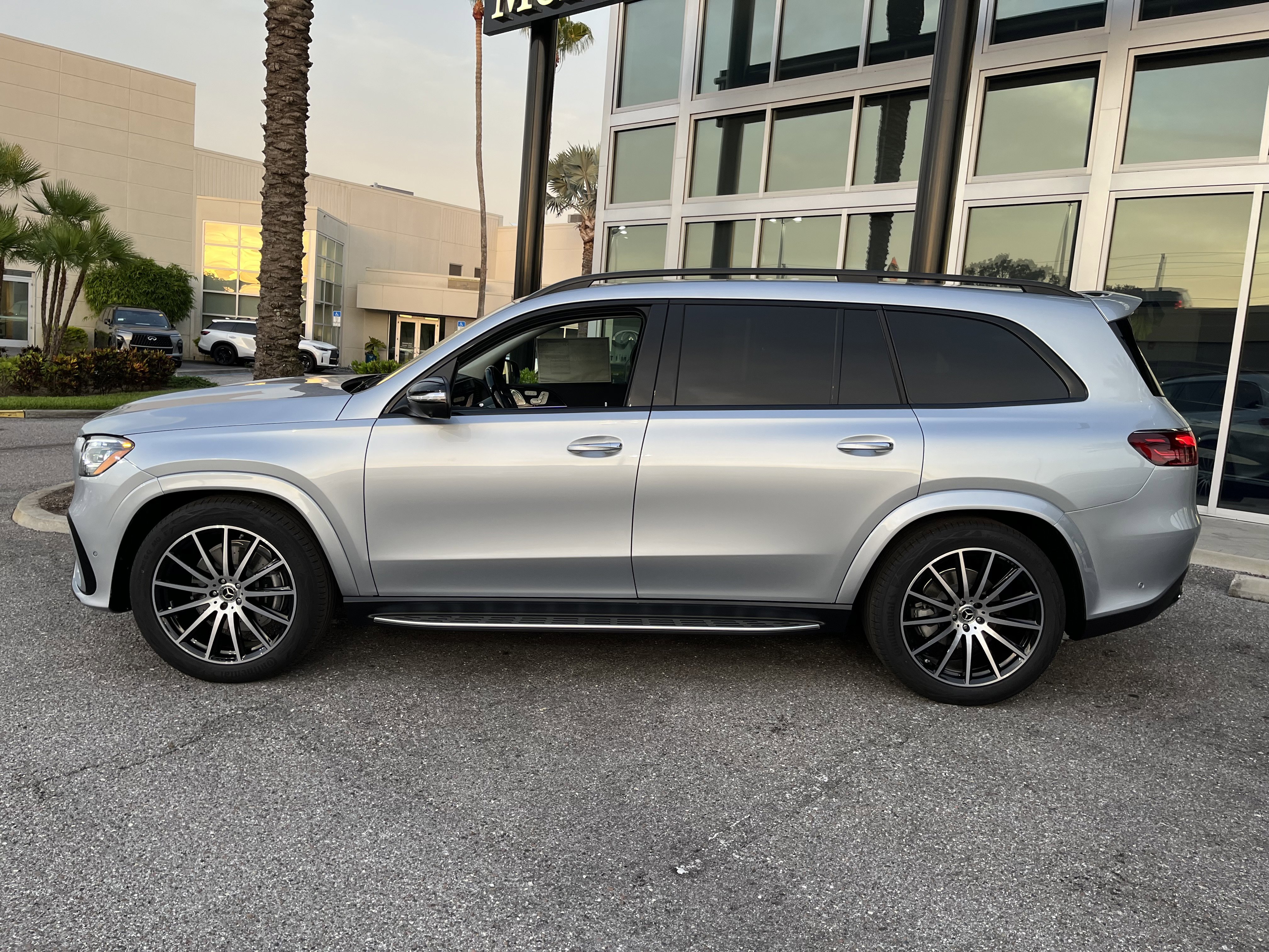 New 2026 CIRRUS SILVER Mercedes-Benz GLS 450 image 3