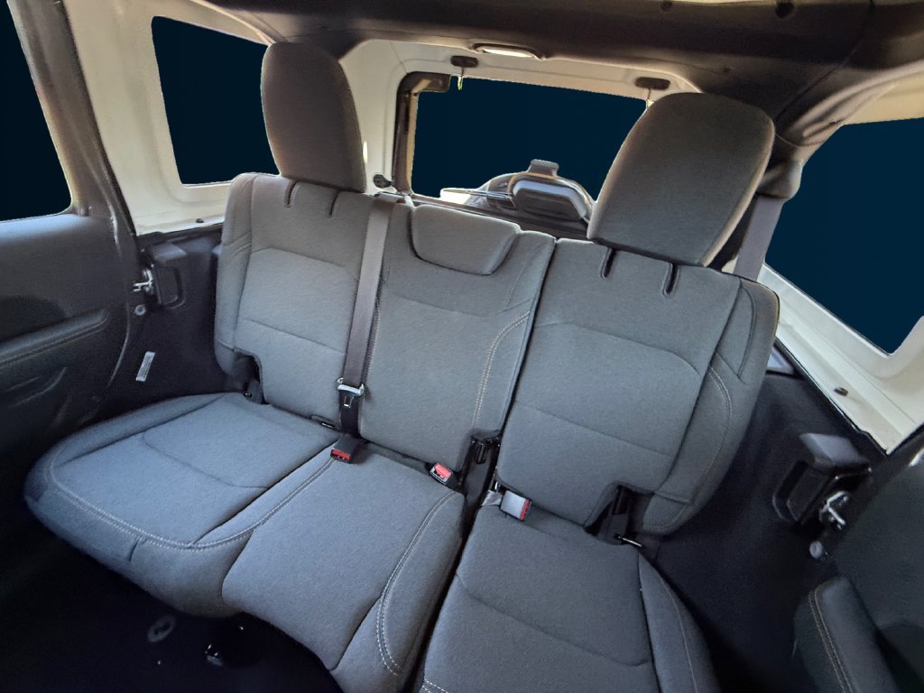 2025 Jeep Wrangler 4-Door Sahara - Photo 16