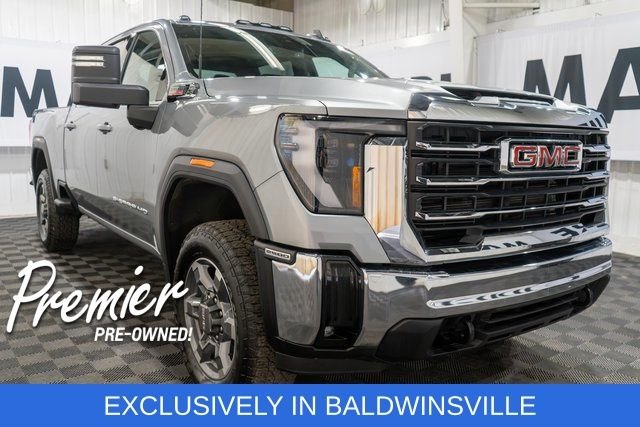 Used 2025 Sterling Metallic GMC SLE image 4