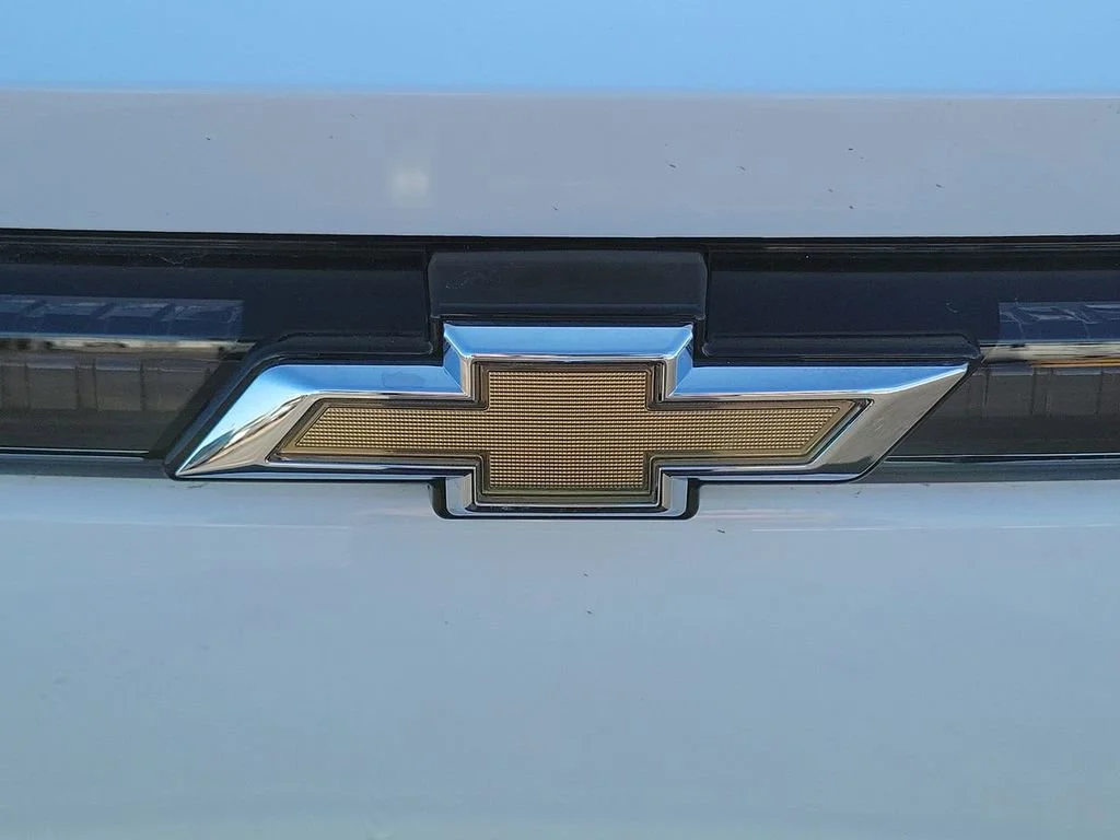 New 2026 Summit White Chevrolet LT image 21