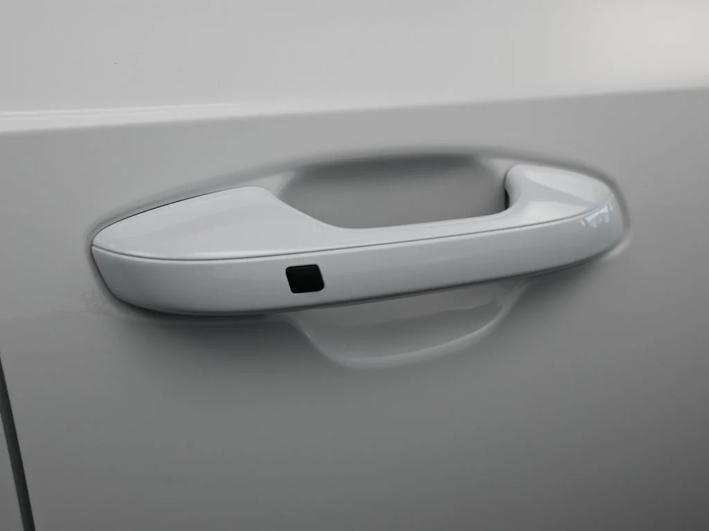 Used 2025 Glacial White Pearl Kia EX image 43