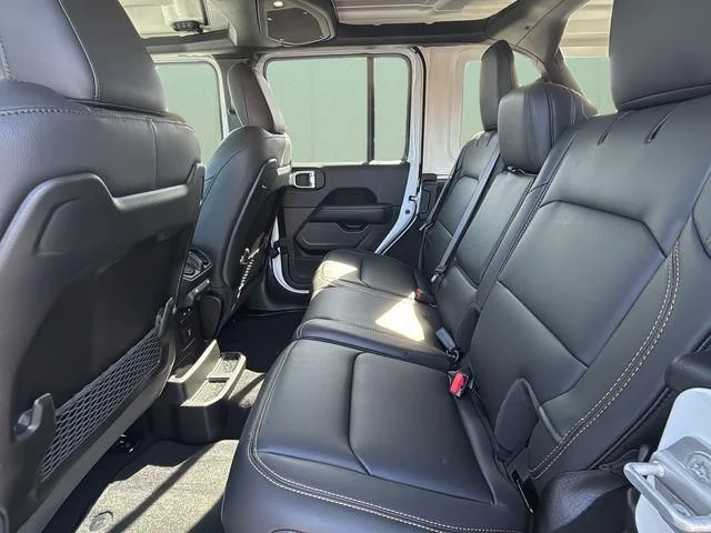 2025 Jeep Wrangler 4-Door Sahara - Photo 22