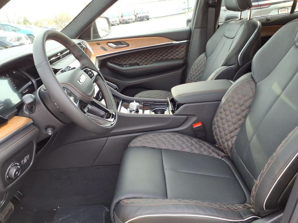 New 2026 Diamond Black Crystal Pearl-Coat Exterior Paint Jeep Summit image 10