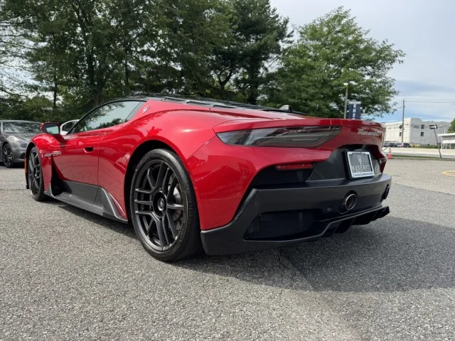 Used 2022 RED Maserati  image 20