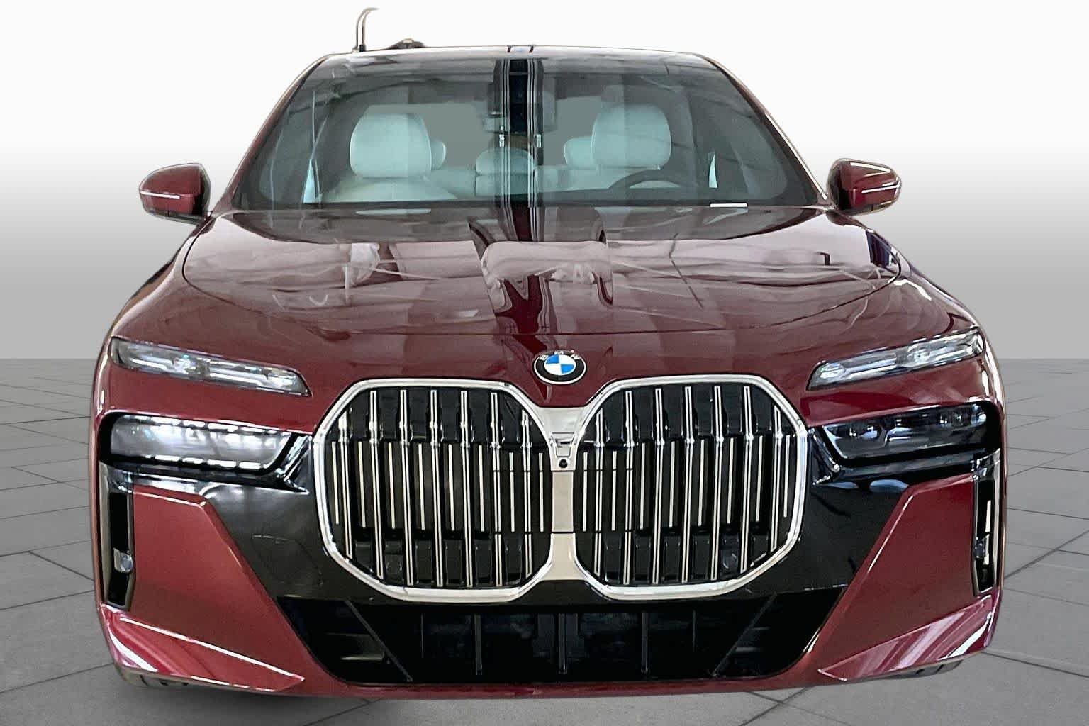 New 2026 Aventurin Red Metallic BMW 740i xDrive image 3