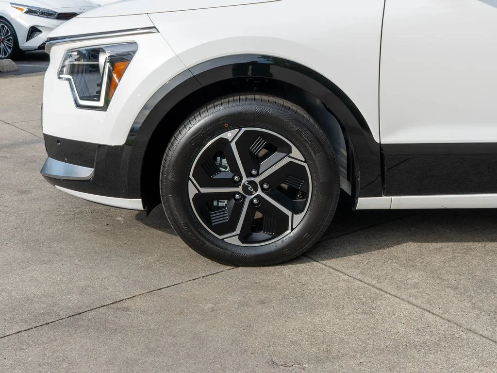 New 2026 Snow White Pearl Kia SX image 29