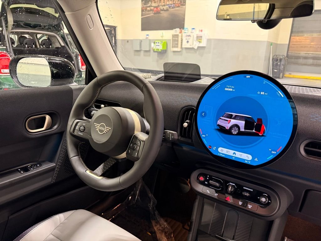 2025 MINI Hardtop 2 Door Base - Photo 24