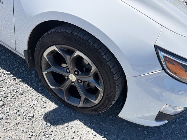 Used 2019 SUMMIT WHITE Chevrolet RS image 34