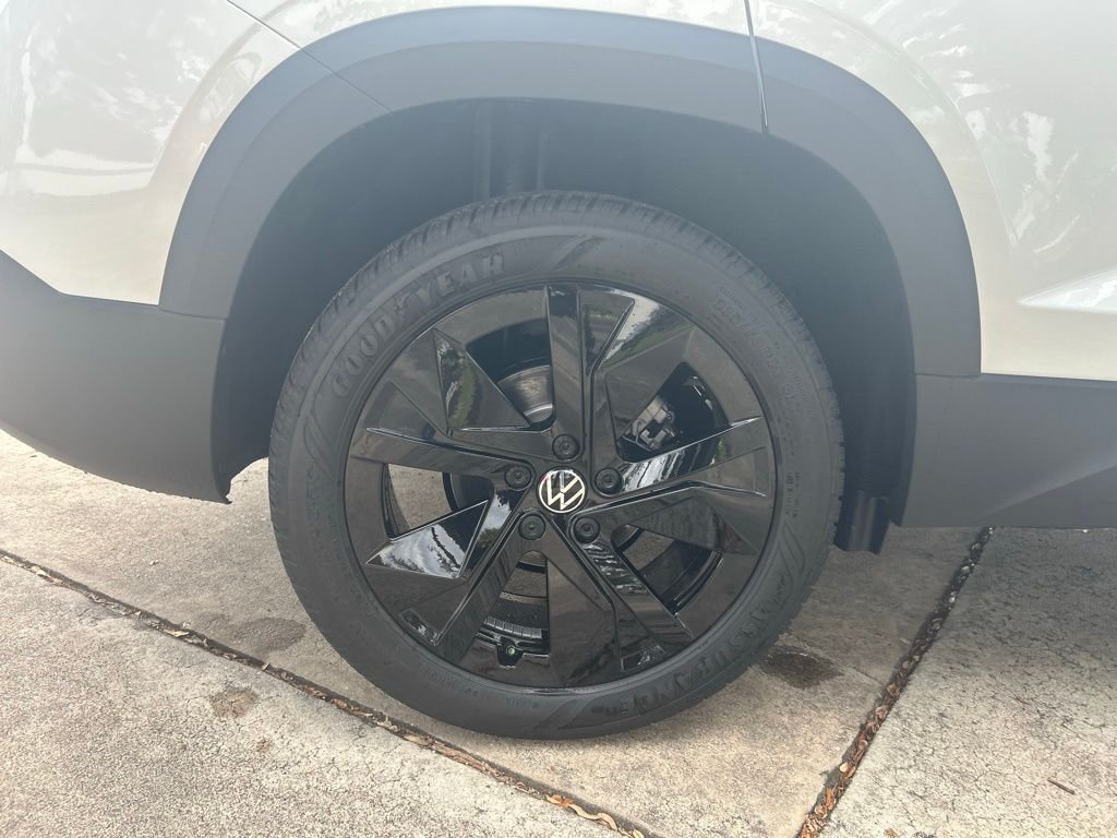 New 2026 White Volkswagen 1.5T SE Black image 23