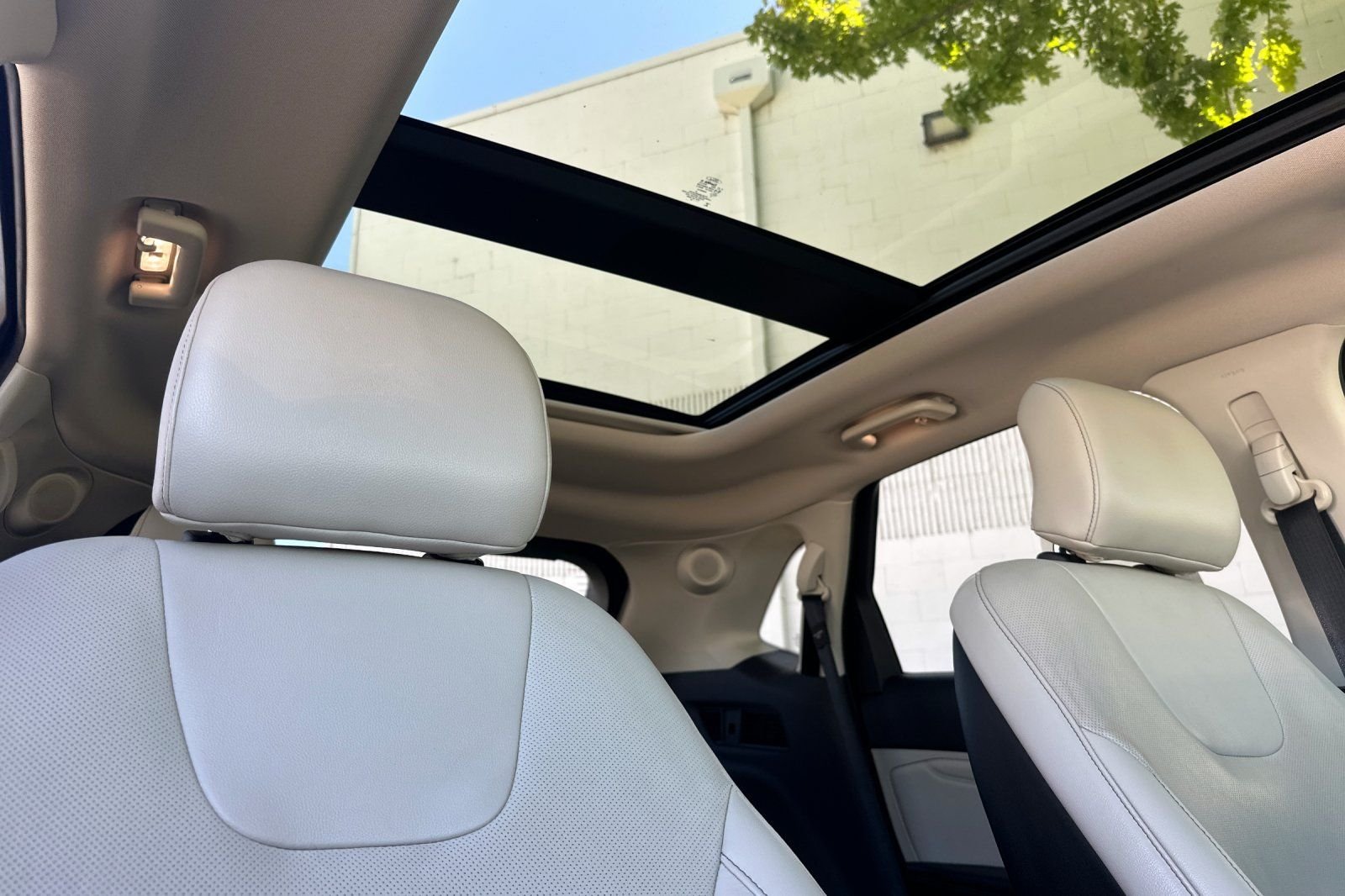 Used 2015 White Ford Titanium image 17