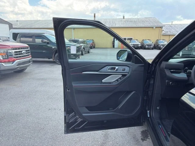New 2026 Agate Black Metallic Ford ST image 13