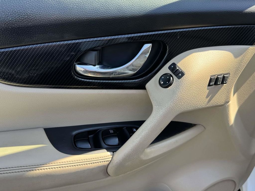 Used 2017 White Nissan SL image 20
