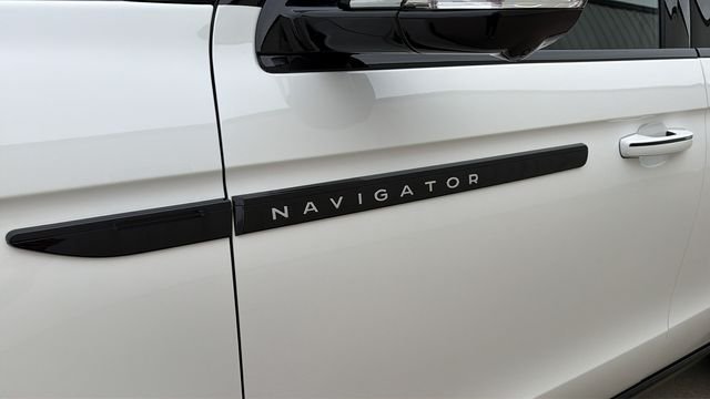 Used 2025 White Lincoln Black Label image 13