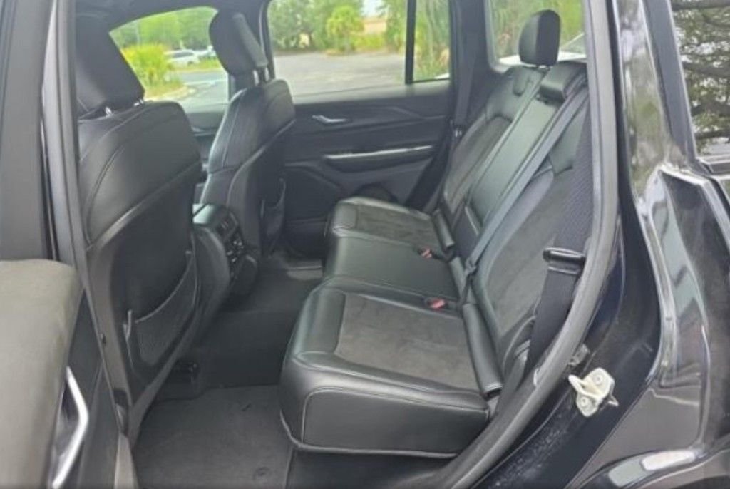 Used 2023 Black Jeep Altitude X image 9