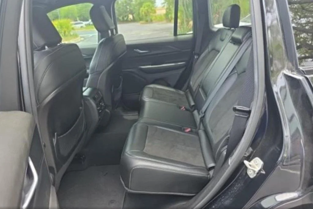 Used 2023 Black Jeep Altitude X image 9