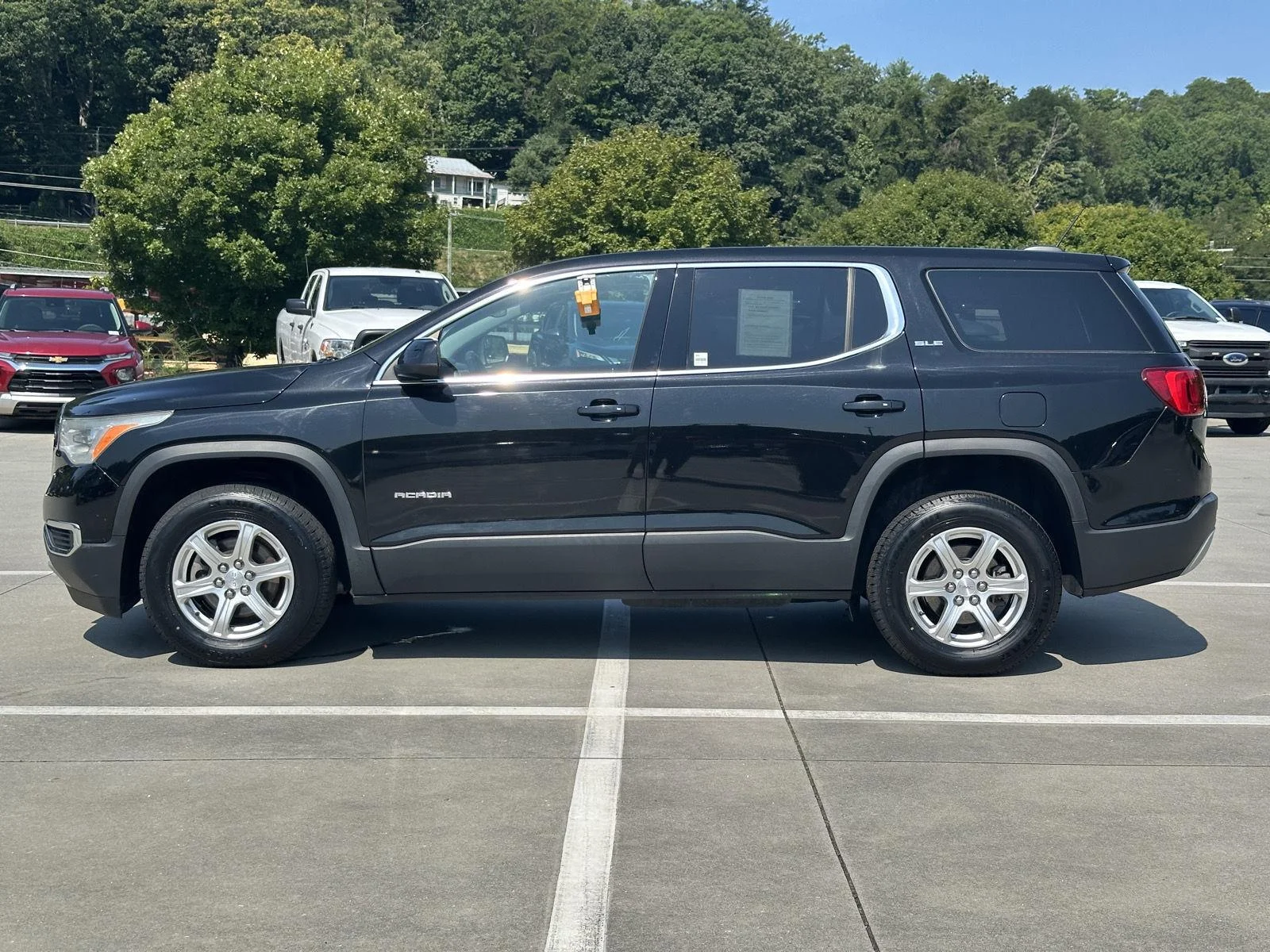 Used 2019 Ebony Twilight Metallic GMC SLE image 4