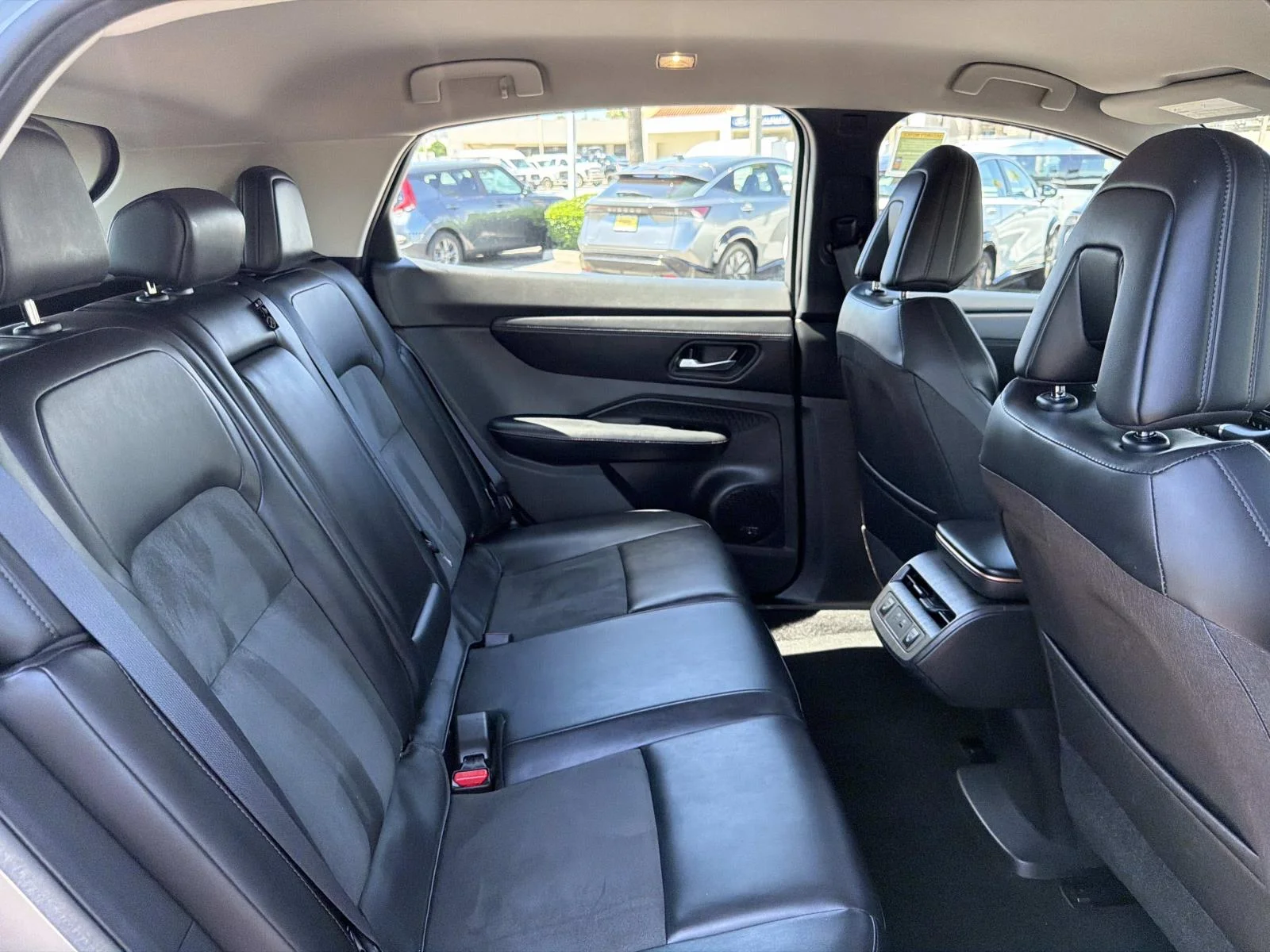 Used 2023 GUN METALLIC Nissan ENGAGE image 31