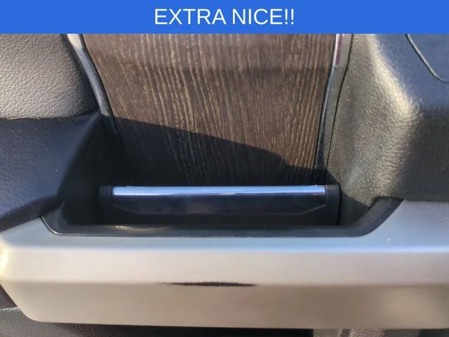 Used 2020 White Ford Lariat image 27