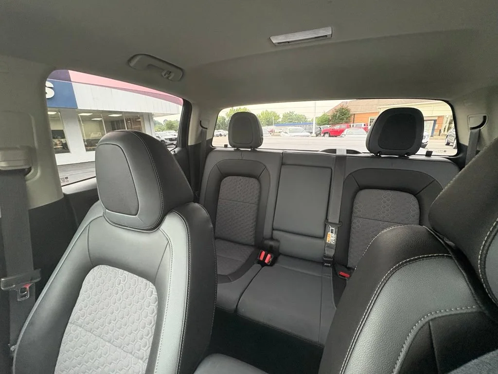 Used 2015 SILVER ICE METALLIC Chevrolet 4WD Z71 image 19