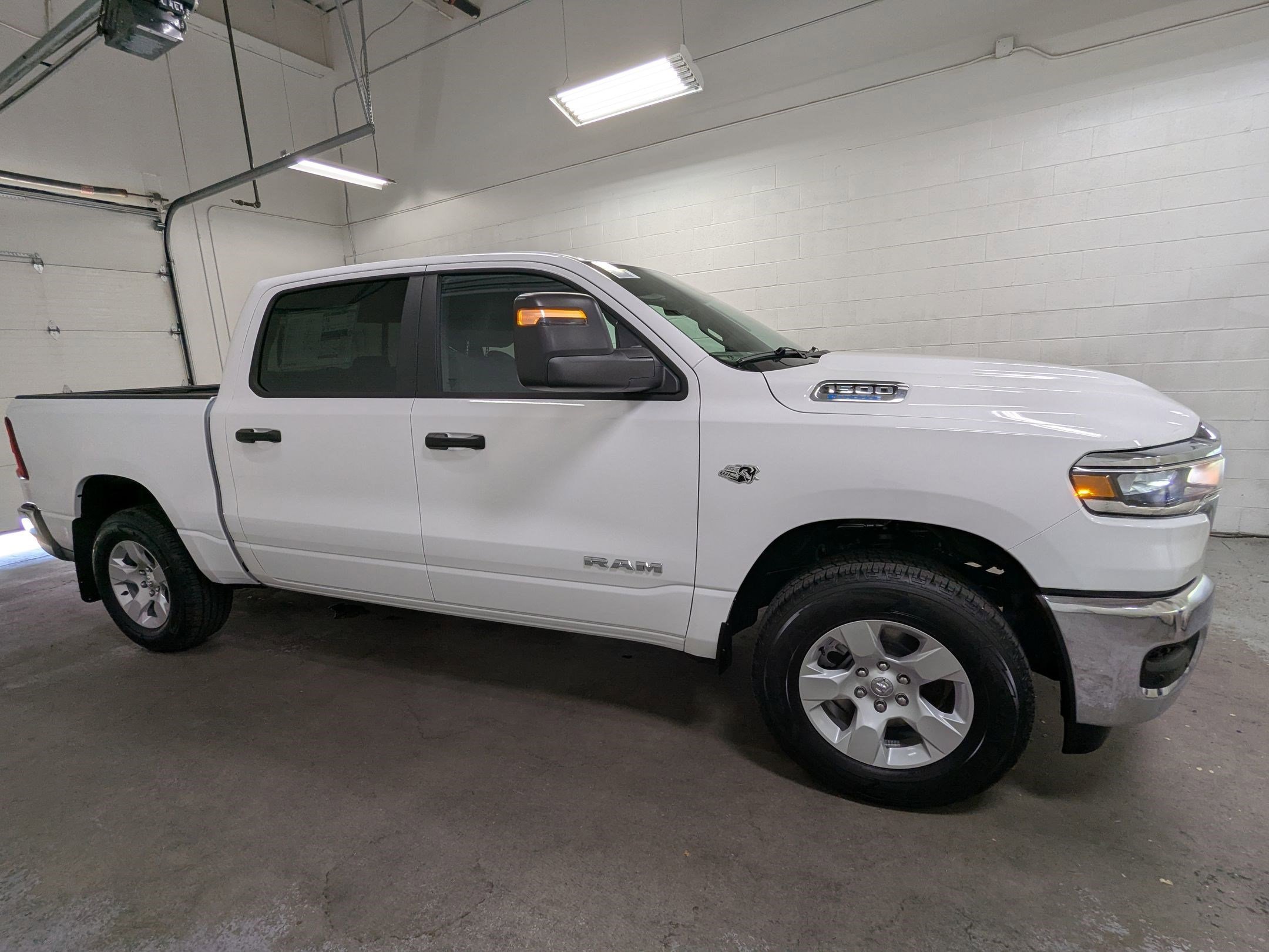 New 2026 Bright White Clear-Coat Exterior Paint RAM Tradesman image 3