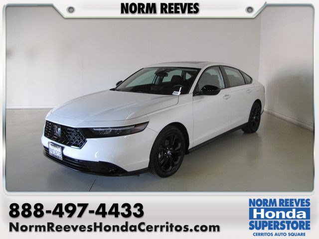 Certified Used 2025 Platinum White Pearl Honda SE image 1