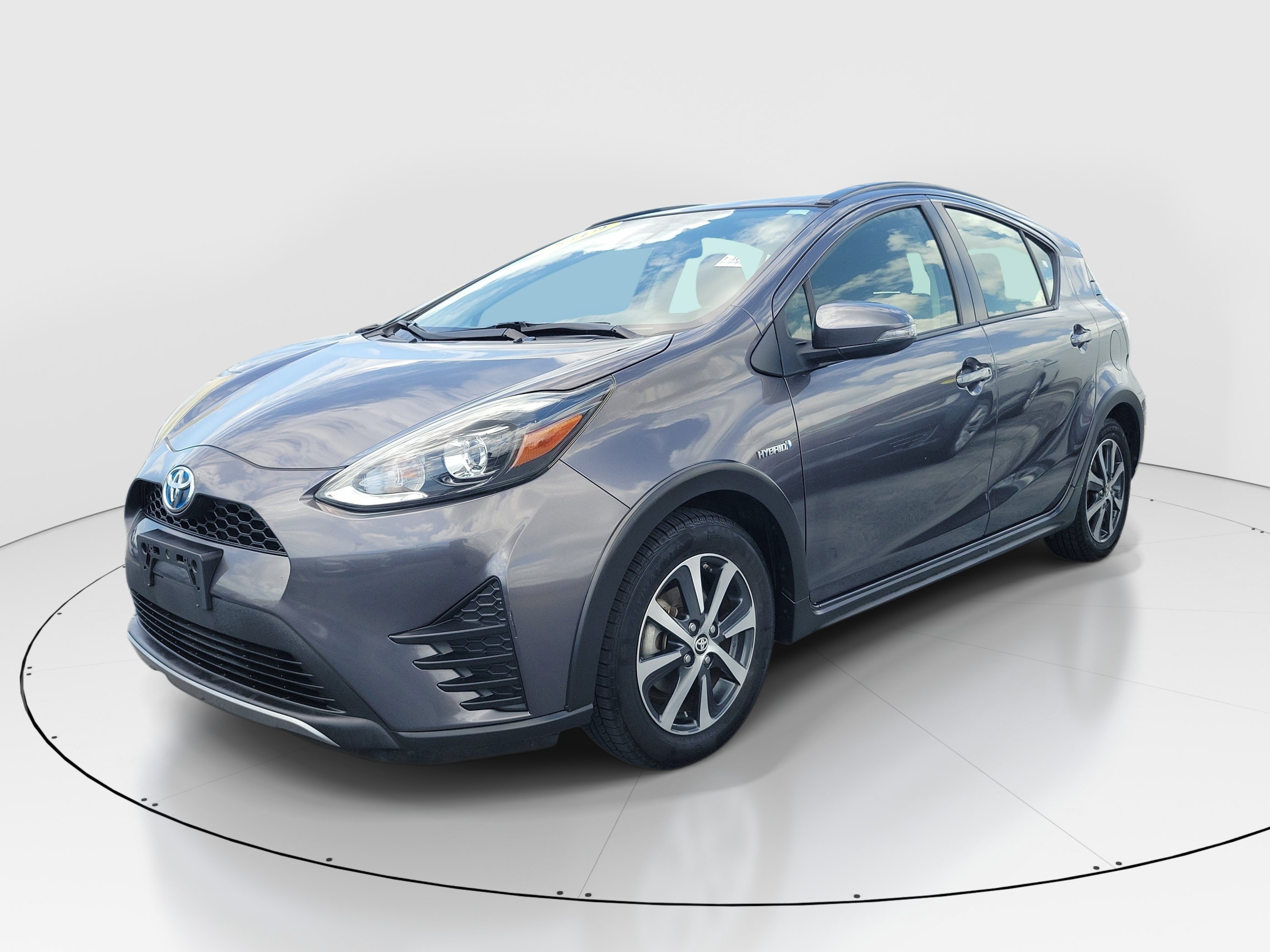 Used 2019 Magnetic Gray Metallic Toyota L image 3