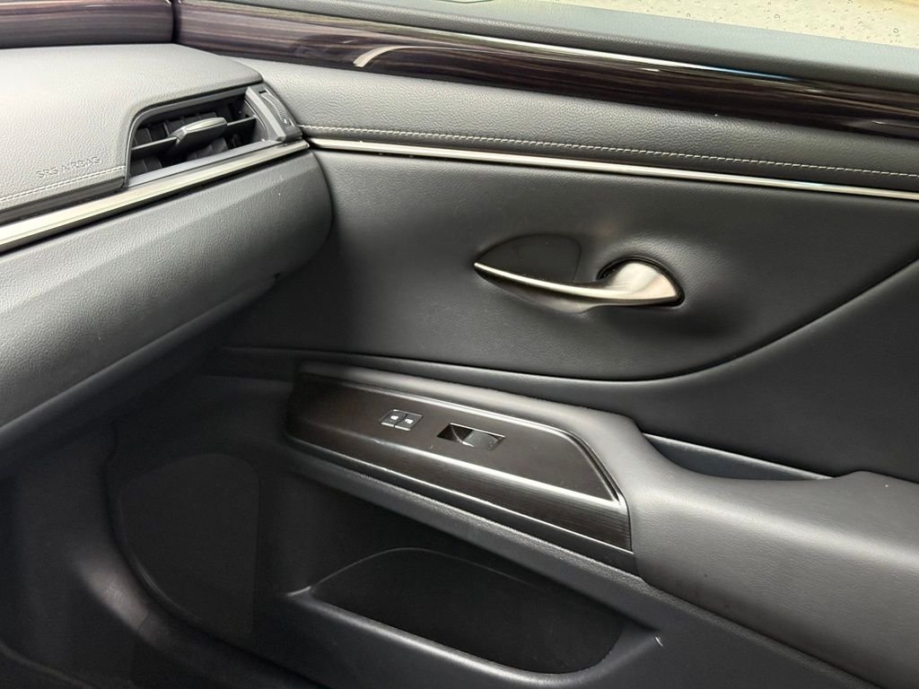 Used 2019 White Lexus 350 image 36