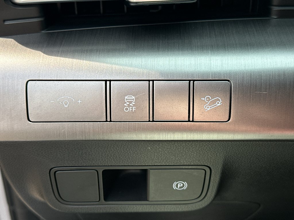 Used 2025 Cyber Gray Metallic Hyundai SEL image 24
