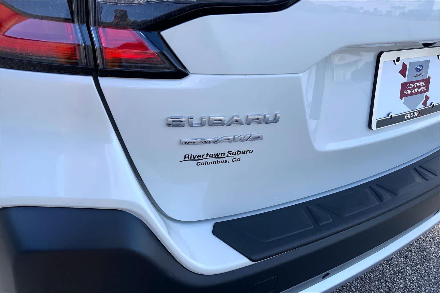 Used 2025 Crystal White Pearl Subaru Limited image 30