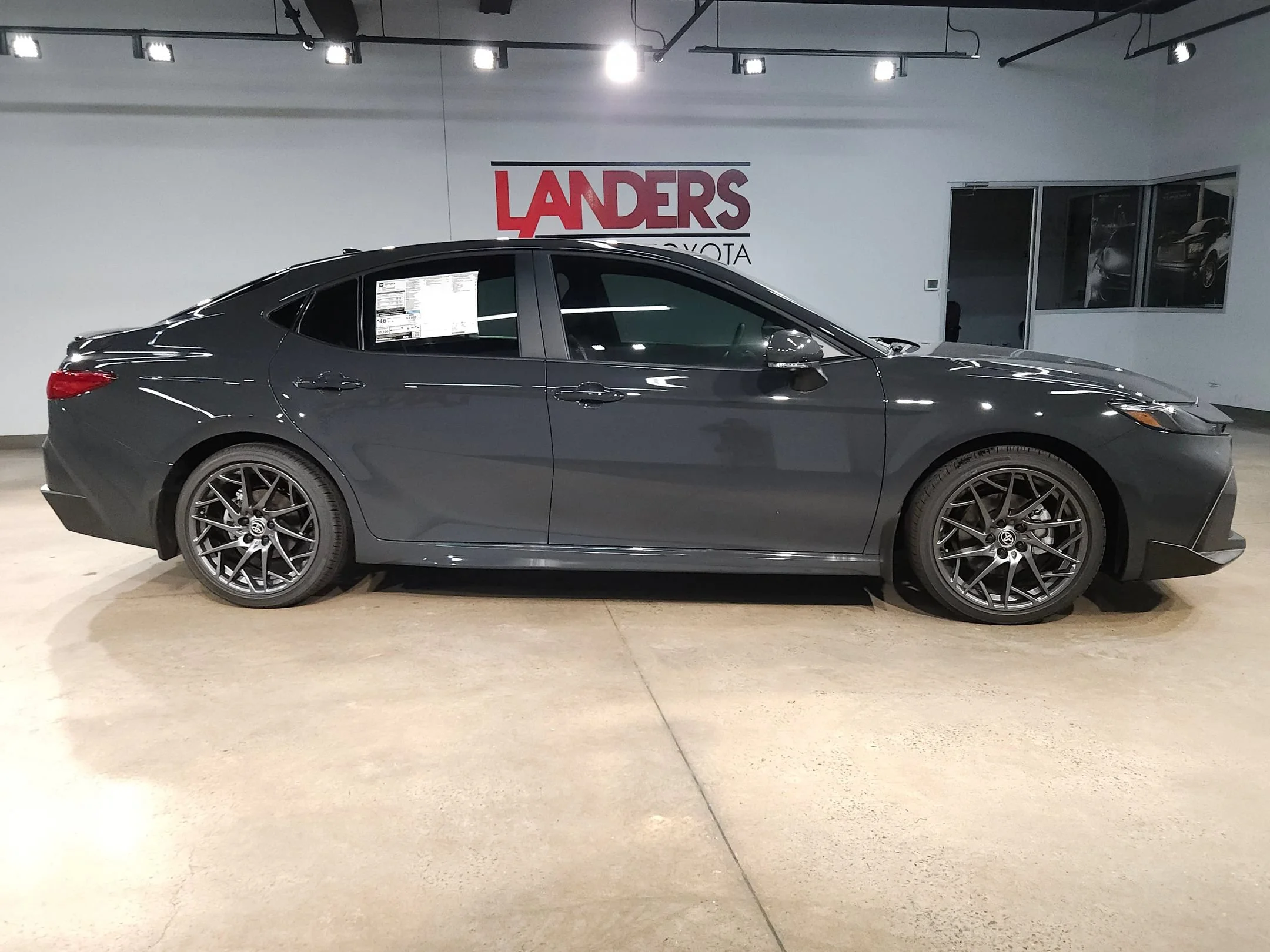 2026 Toyota Camry SE - Photo 16