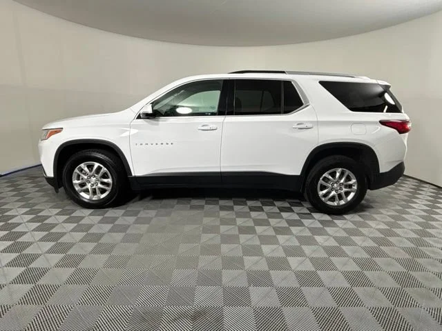 Used 2018 SUMMIT WHITE Chevrolet LT Cloth image 9