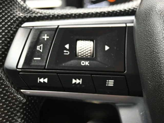 Used 2022 Black Mitsubishi ES image 22