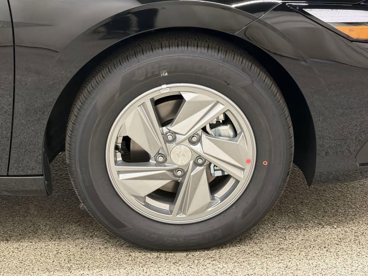 New 2026 Abyss Black Hyundai SE image 10