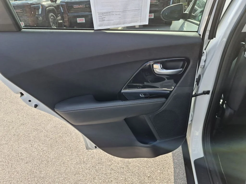 Used 2020 White Kia LXS image 32