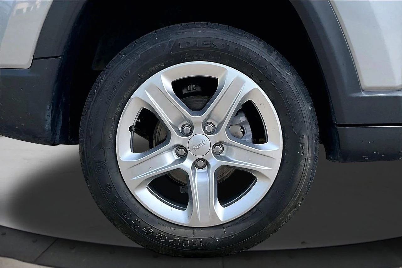 Used 2023 Silver Jeep Sport image 36