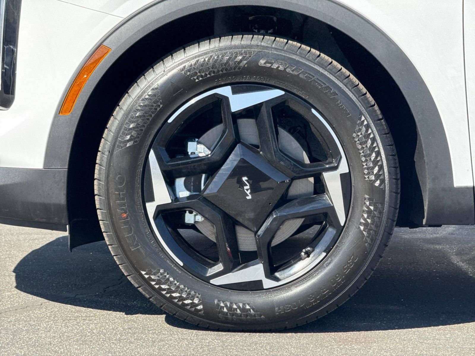 New 2026 Glacial White Pearl Kia EX image 32