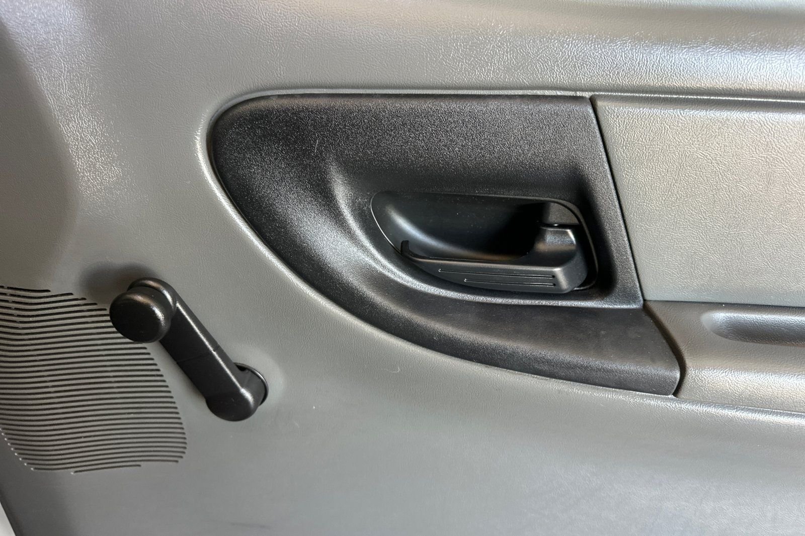 Used 2009 Silver Ford  image 14