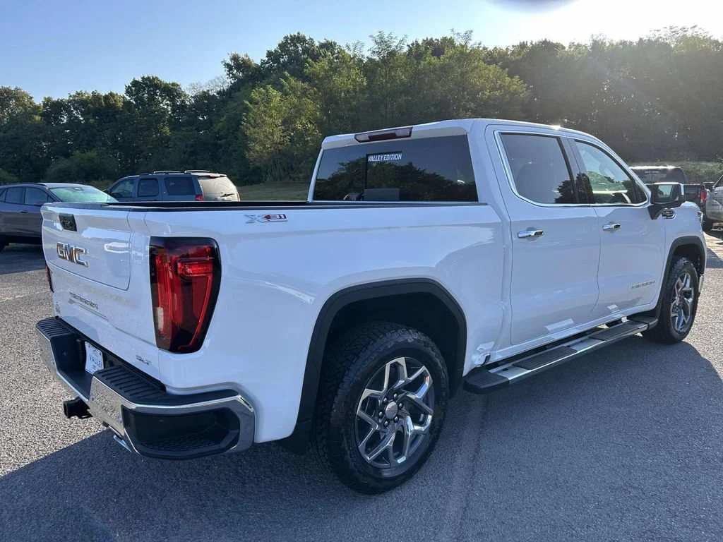 New 2026 Summit White GMC SLT image 4
