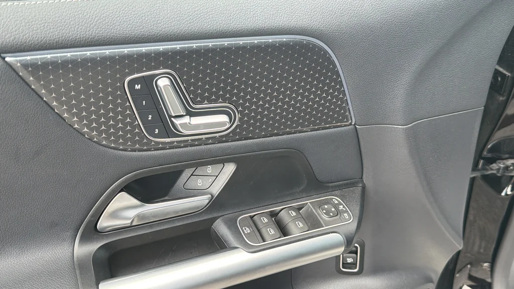 Used 2025 Black Mercedes-Benz GLA 250 image 22