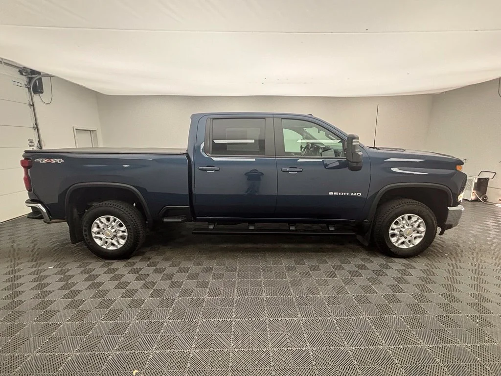 Used 2022 Blue Chevrolet LT image 7