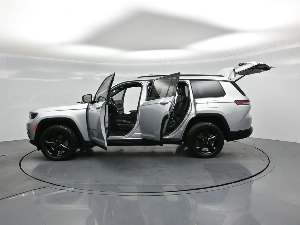 Certified Used 2021 Silver Jeep Altitude image 33