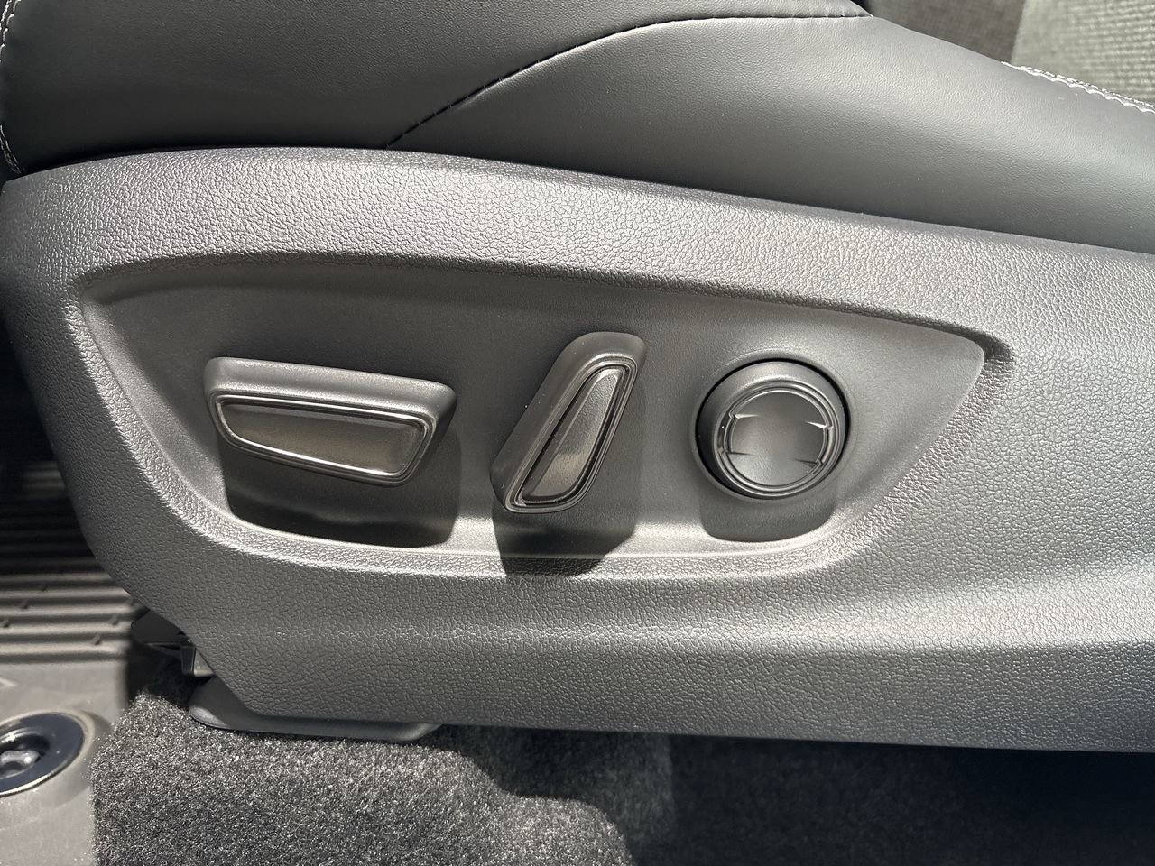 2026 Toyota bZ XLE - Photo 12