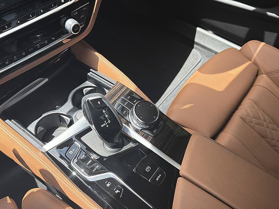 Used 2023 Alpine White BMW 530e xDrive image 18